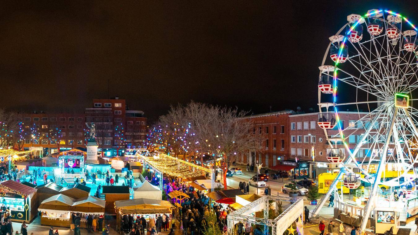 Marché de Noël de Dunkerque avec ses chalets illuminés, décorations féeriques et ambiance festive sur la place Jean-Bart