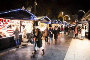 Marché de Noël de Lyon Carnot avec ses chalets illuminés, produits artisanaux et ambiance festive au cœur du quartier Perrache