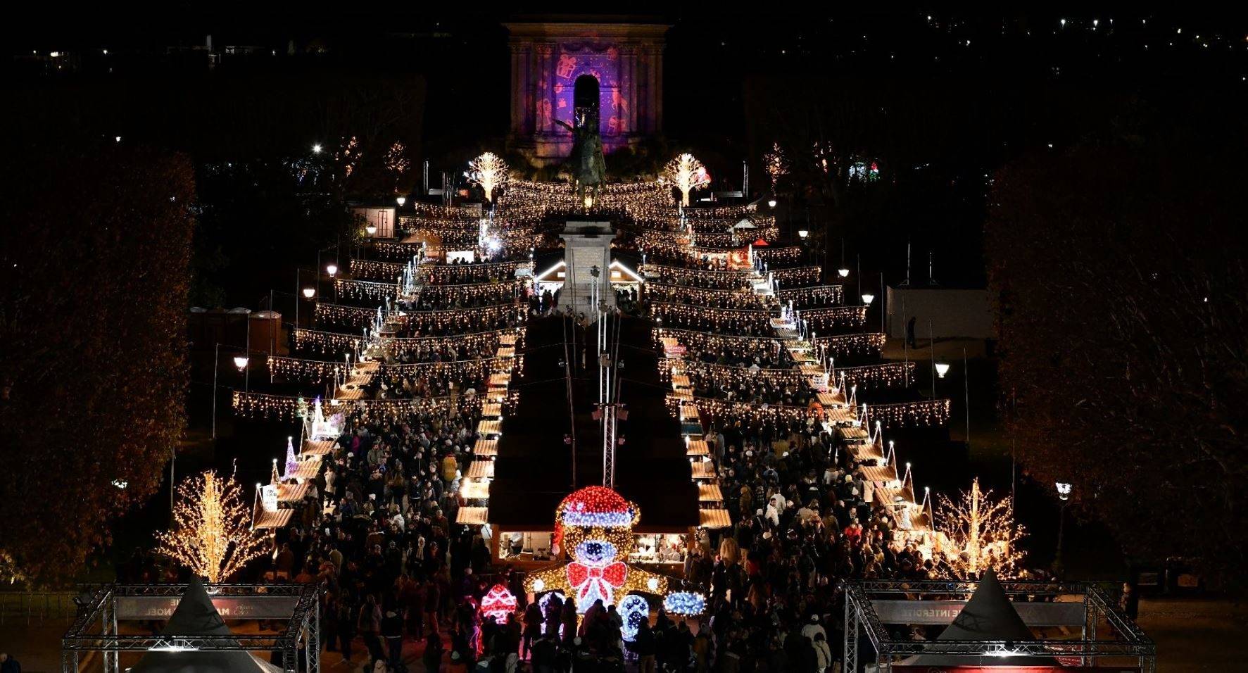 Marché de Noël de Montpellier avec ses chalets illuminés, animations festives et ambiance féerique sur l’Esplanade Charles-de-Gaulle