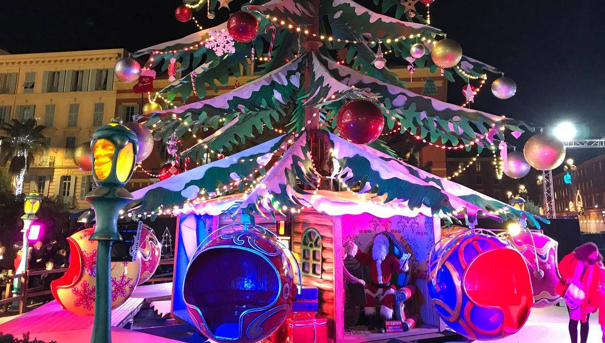 Marché de Noël de Nice avec ses chalets illuminés, grande roue et ambiance féerique sur la place Masséna et dans le jardin Albert Ier