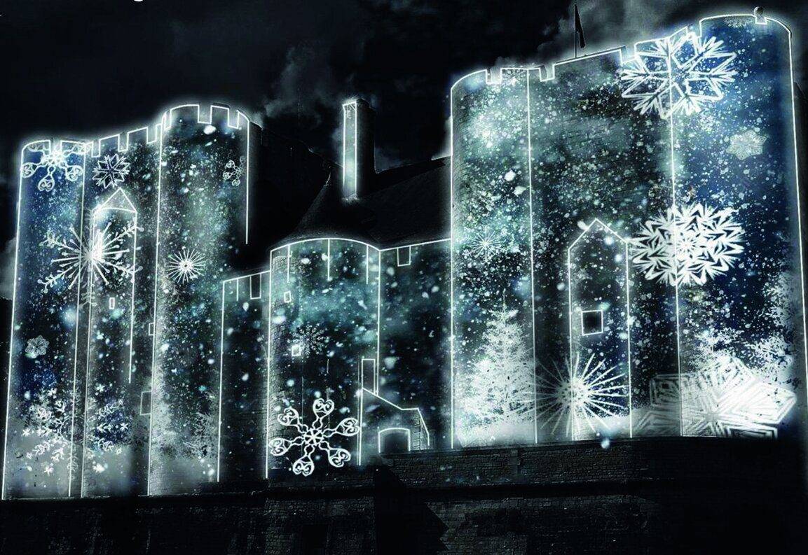 Marché de Noël de Niort avec ses chalets illuminés, décorations festives et ambiance conviviale sur la place de la Brèche